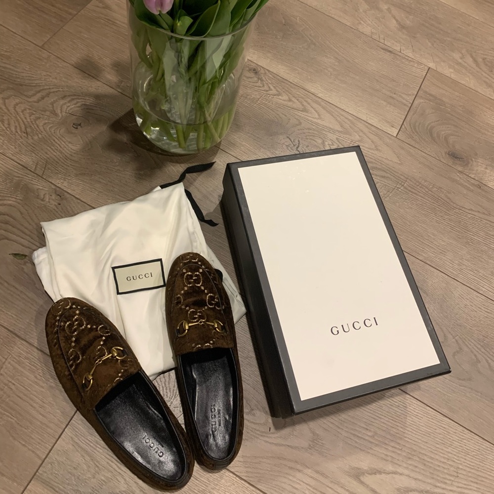 Gucci
Jordaan velvet flats